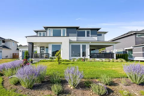 8452 Camas Dr, Blaine, WA 98230