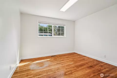 Bedroom - 17841 4th Ave NW, Shoreline, WA 98177 photo 5 of 8