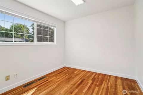 Bedroom - 17841 4th Ave NW, Shoreline, WA 98177 photo 3 of 8
