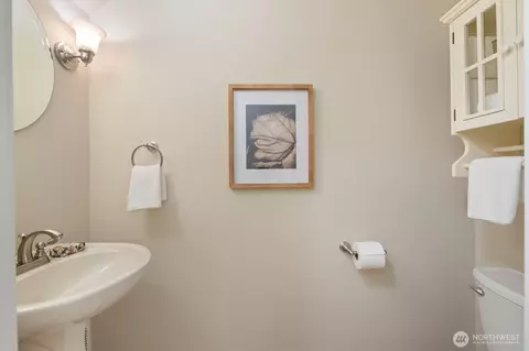 Bath - 2463 26th Ave E, Seattle, WA 98112 photo 2 of 3