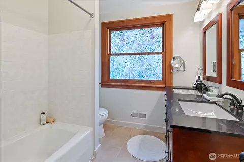 Bath - 2463 26th Ave E, Seattle, WA 98112 photo 3 of 3