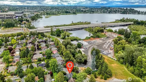 View/Area - 2463 26th Ave E, Seattle, WA 98112 photo 2 of 3