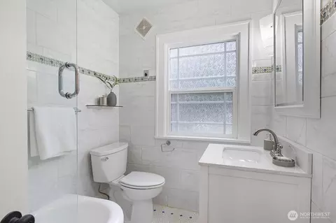 Bath - 2463 26th Ave E, Seattle, WA 98112 photo 1 of 3