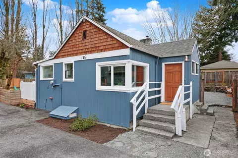 125 N 203rd St, Shoreline, WA 98133