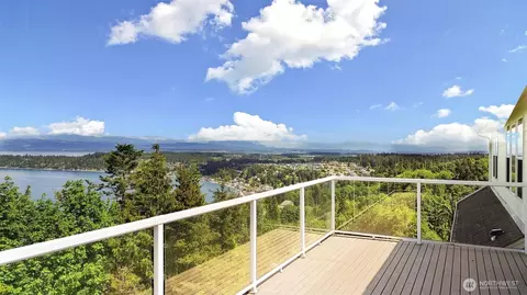 1048 Cassius Ct, Camano Island, WA 98282