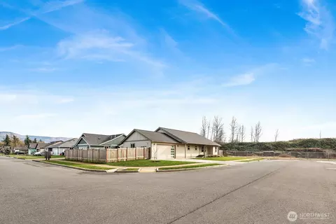 Exterior - 1302 Night Hawk Way, Everson, WA 98247 photo 2 of 8