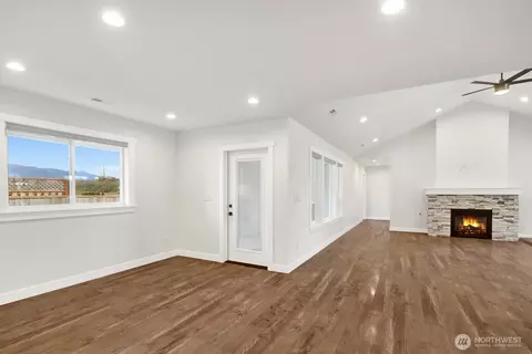 Living - 1302 Night Hawk Way, Everson, WA 98247 photo 9 of 11