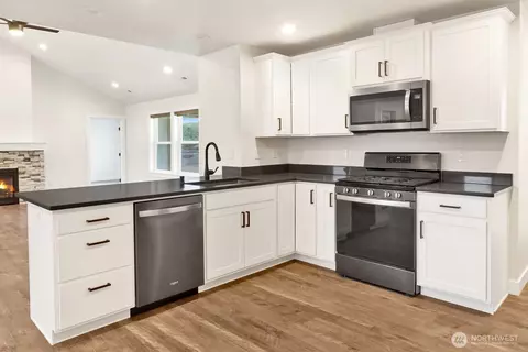 Kitchen - 1302 Night Hawk Way, Everson, WA 98247 photo 3 of 3