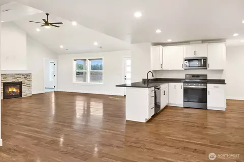 Living - 1302 Night Hawk Way, Everson, WA 98247 photo 10 of 11