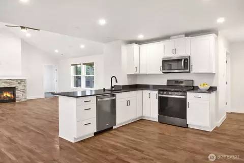 Kitchen - 1302 Night Hawk Way, Everson, WA 98247 photo 2 of 3