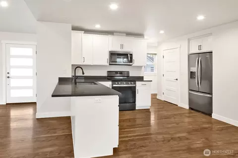 Kitchen - 1302 Night Hawk Way, Everson, WA 98247 photo 1 of 3