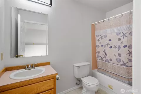 Bath - 12305 Alexander Rd, Everett, WA 98204 photo 3 of 3