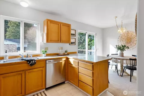 Kitchen - 12305 Alexander Rd, Everett, WA 98204 photo 4 of 4