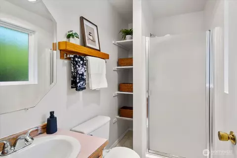 Bath - 12305 Alexander Rd, Everett, WA 98204 photo 1 of 3