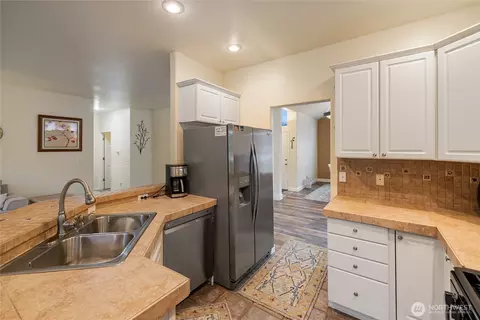 Kitchen - 15007 148th Avenue Ct E, Orting, WA 98360 photo 3 of 5