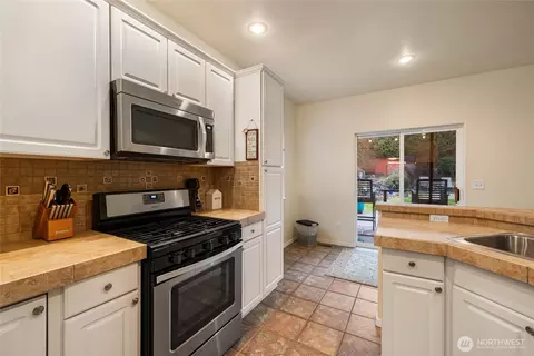 Kitchen - 15007 148th Avenue Ct E, Orting, WA 98360 photo 4 of 5
