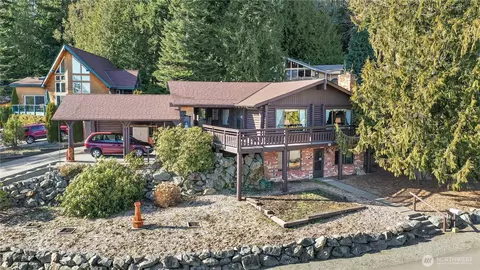 458 Klickitat Dr, La Conner, WA 98257