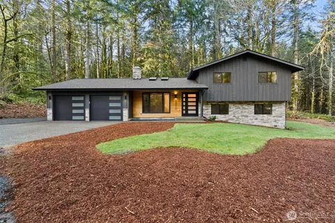 5310 Camelot Dr SW, Olympia, WA 98512