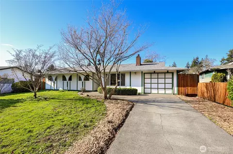 8504 Quinault Dr NE, Olympia, WA 98516