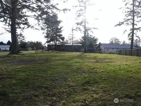 2407 Washington Ave N, Long Beach, WA 98631