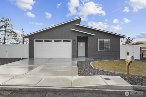 1122 W Ashley Way, Moses Lake, WA 98837