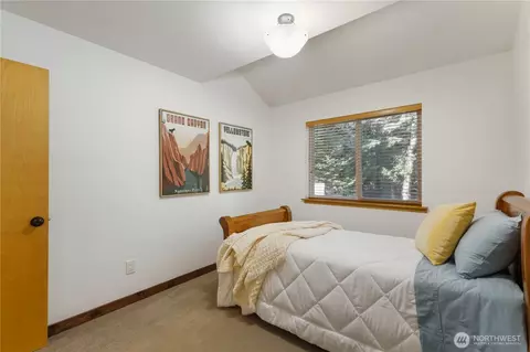 Bedroom - 62307 Meadow Way E, Greenwater, WA 98022 photo 3 of 5
