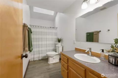Bath - 62307 Meadow Way E, Greenwater, WA 98022 photo 1 of 2