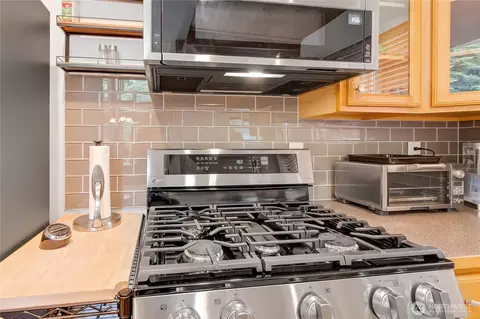Kitchen - 62307 Meadow Way E, Greenwater, WA 98022 photo 3 of 4