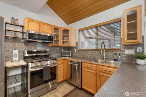 Kitchen - 62307 Meadow Way E, Greenwater, WA 98022 photo 2 of 4