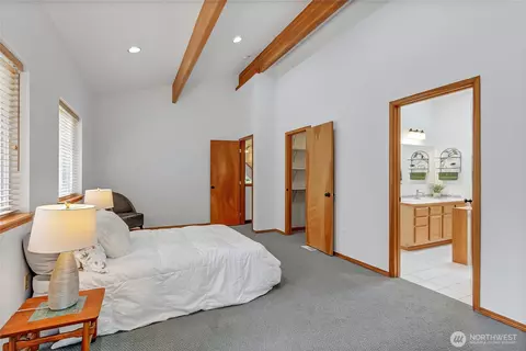 Bedroom - 62307 Meadow Way E, Greenwater, WA 98022 photo 4 of 5