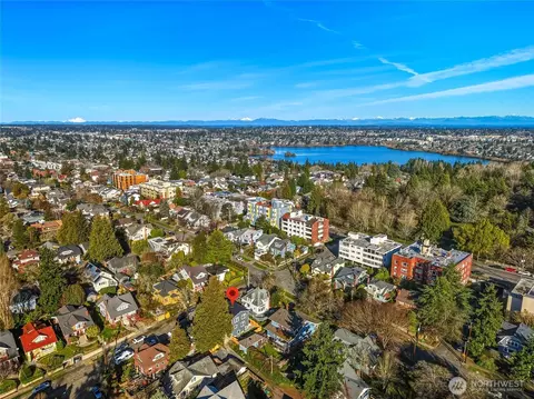 View/Area - 215 N 58th St, Seattle, WA 98103 photo 3 of 4