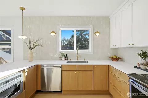 Kitchen - 215 N 58th St, Seattle, WA 98103 photo 3 of 4