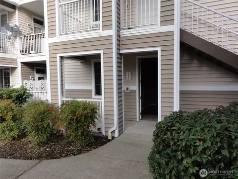 10008 186th St E #102, Puyallup, WA 98375