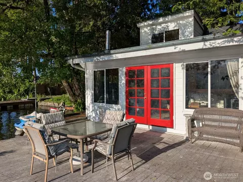 1111 Lake Sawyer Is, Black Diamond, WA 98010