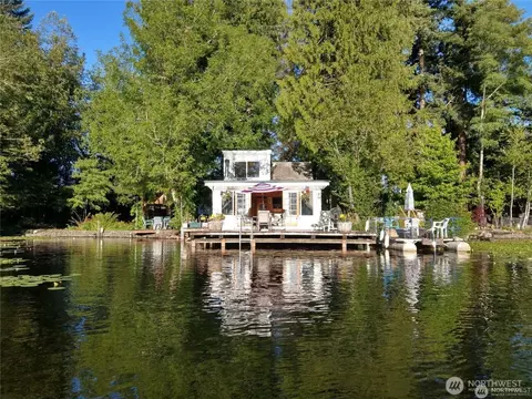 1111 Lake Sawyer Is, Black Diamond, WA 98010