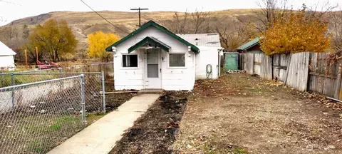 887 1st Ave S, Okanogan, WA 98840