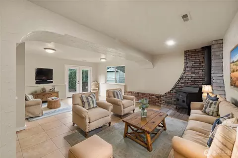 Living - 28713 SE 462nd Pl, Enumclaw, WA 98022 photo 7 of 11