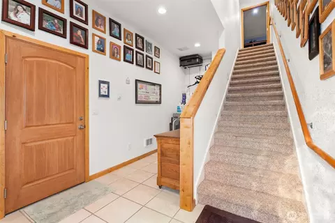 222 Volcano Ln, Chehalis, WA 98532