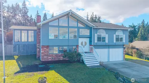 546 Birch St, Oak Harbor, WA 98277