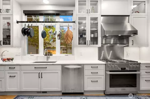 Kitchen - 15407 14th Dr SE, Mill Creek, WA 98012 photo 6 of 7