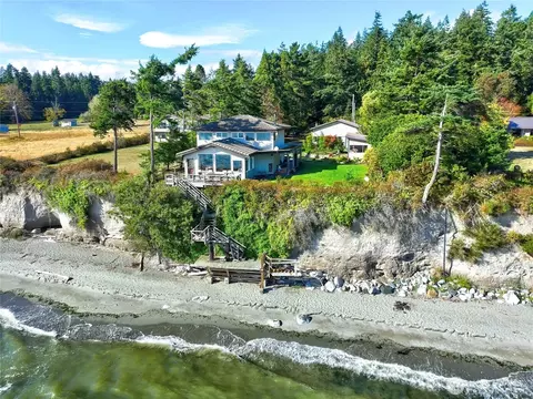 376 Schwartz Rd, Nordland, WA 98358
