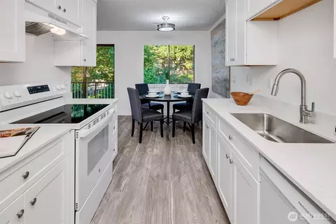 14132 74th Pl NE #16-D, Kirkland, WA 98034