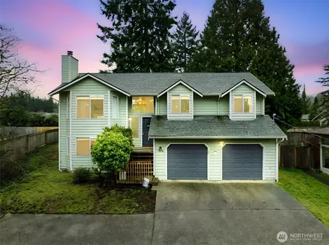 Exterior - 7910 E Glen Dr, Everett, WA 98203 photo 3 of 12