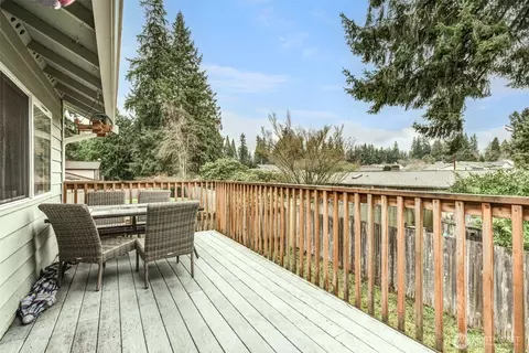 Exterior - 7910 E Glen Dr, Everett, WA 98203 photo 10 of 12