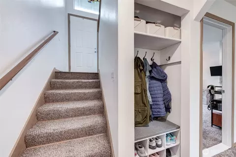 Entry Way - 7910 E Glen Dr, Everett, WA 98203 photo 2 of 2