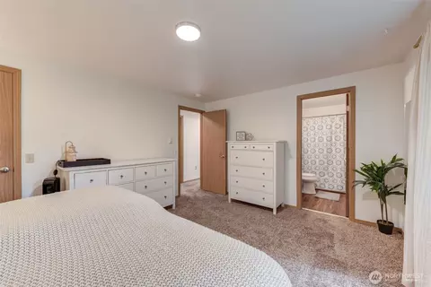 Bedroom - 7910 E Glen Dr, Everett, WA 98203 photo 2 of 3