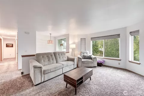 Living - 7910 E Glen Dr, Everett, WA 98203 photo 1 of 3