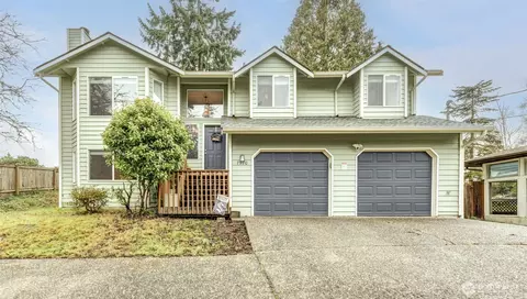 Exterior - 7910 E Glen Dr, Everett, WA 98203 photo 9 of 12