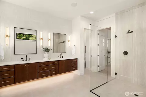 Bath - 17626 Talbot Rd, Edmonds, WA 98026 photo 2 of 7