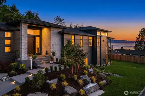 Exterior - 17626 Talbot Rd, Edmonds, WA 98026 photo 3 of 8